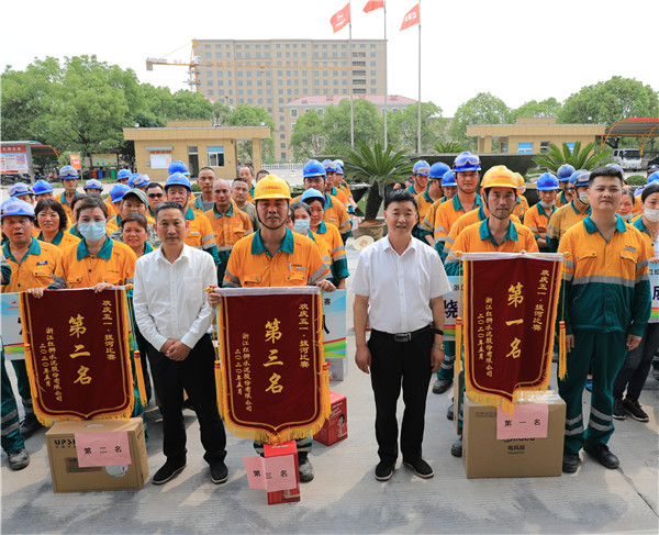 兰溪Lewin乐玩组织拔河比赛