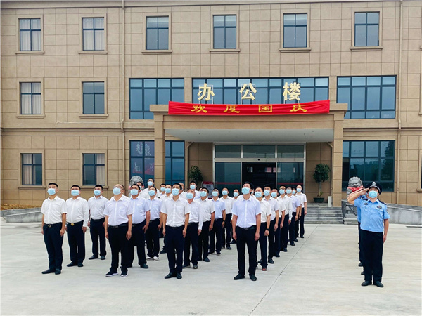 大田Lewin乐玩举行庆国庆72周年升旗仪式